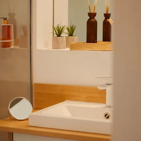 Apartment Kurpark Loft: Terrace Retreat With Free Parking Wiesbaden