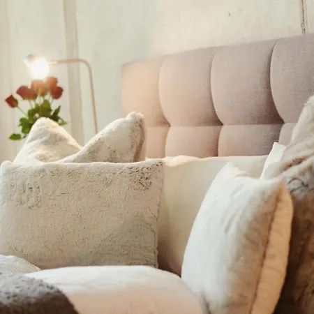 Kurpark Loft: Terrace Retreat With Free Parking Apartment